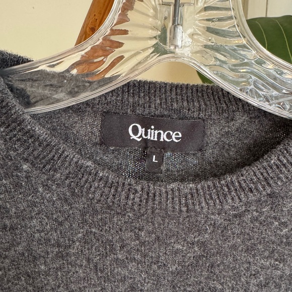 Quince Men’s Grey Cashmere Sweater - Picture 2 of 4